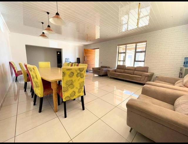 10 BEDROOM HOUSE FOR SALE IN CHATSWORTH